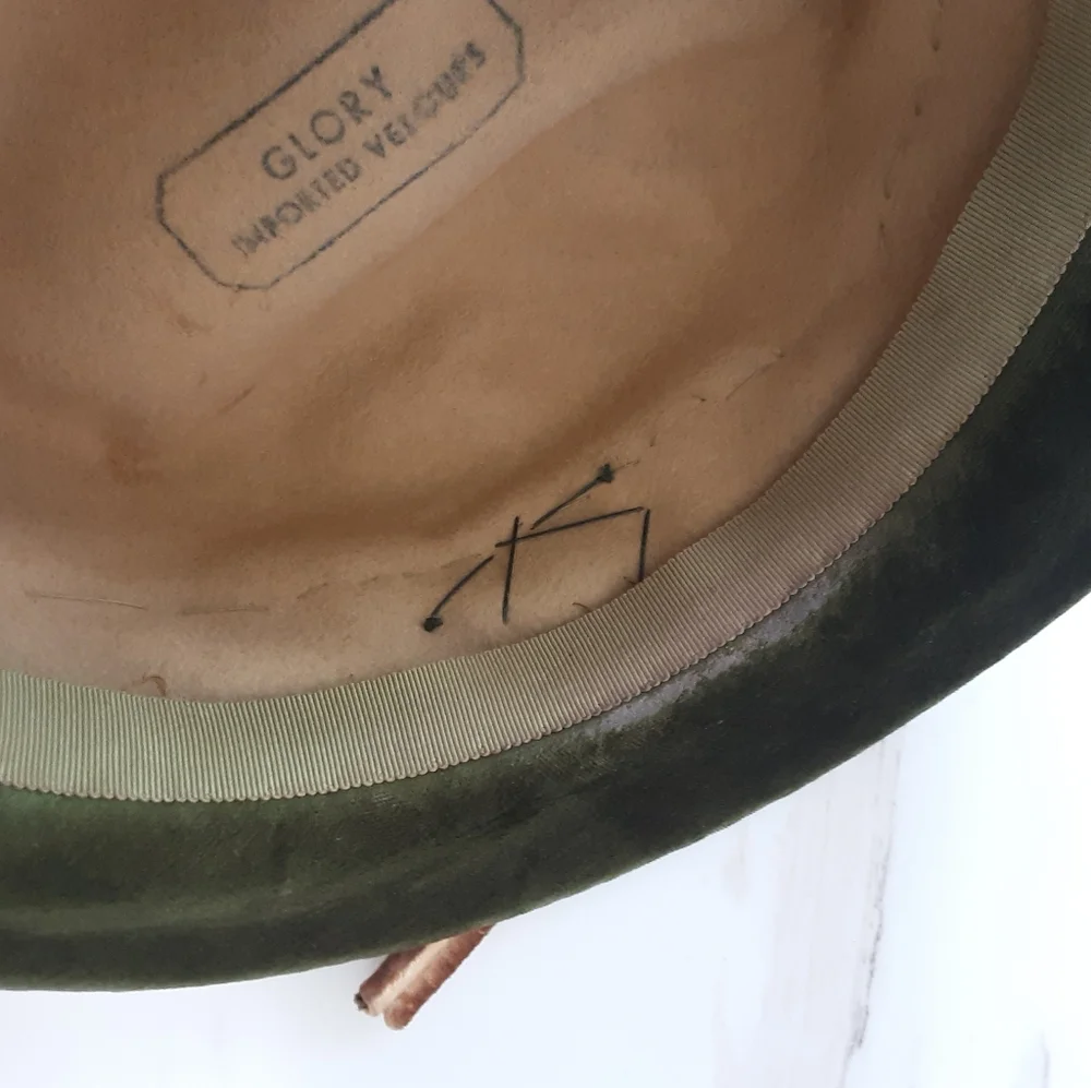 GLORY Cloche Yellow Mustard Wool Felt Green Velour Hat Sz S - Vtg 50's
